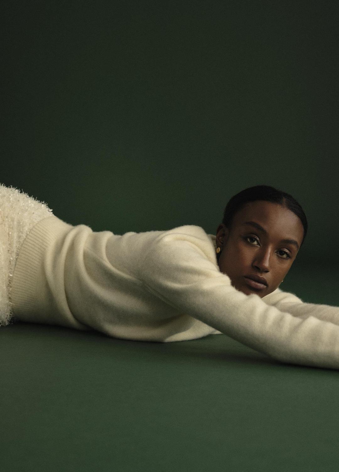 Plush Cashmere Crew Neck Sweater in Crew Neck - OFF WHITE | VINCE Women