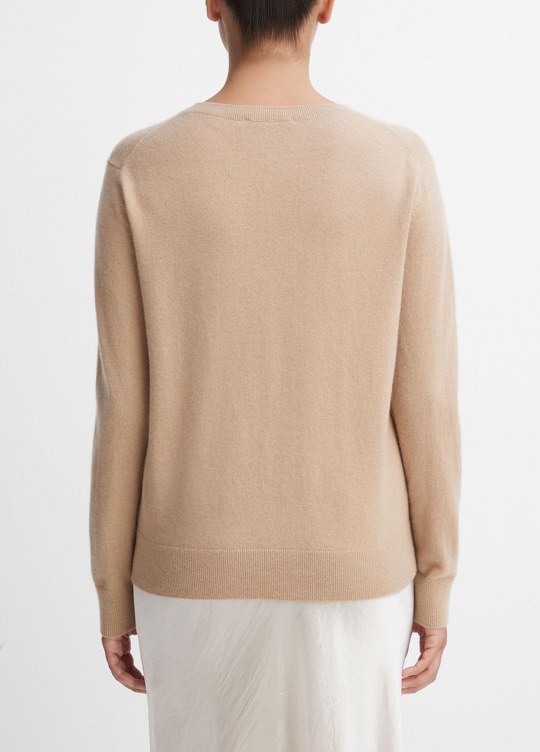 Cashmere Weekend V-Neck Sweater in V-Neck - CAMEL | VINCE Women