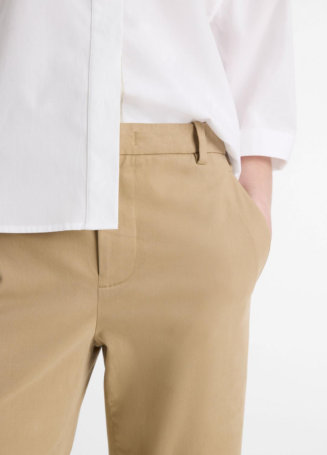 Avery Mid-Rise Italian Stretch-Cotton Chino Pant in Trousers - DESERT | VINCE Women
