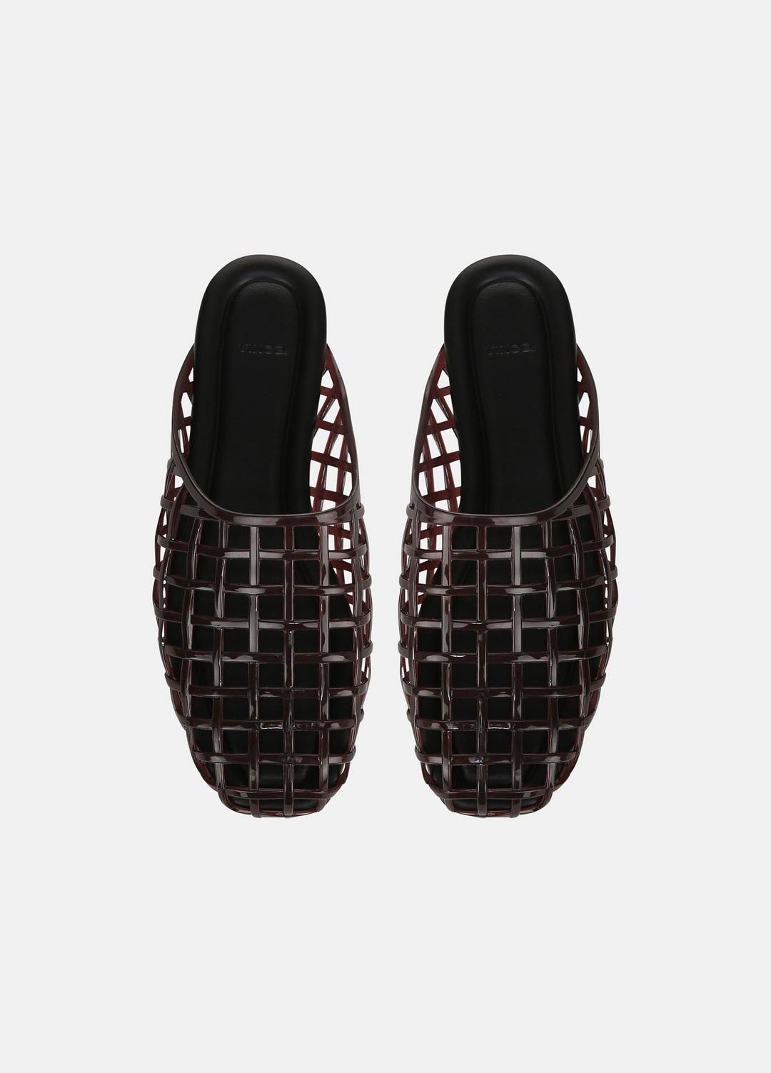 Barcelona Jelly Sandal in Sandals - GANACHE | VINCE Women