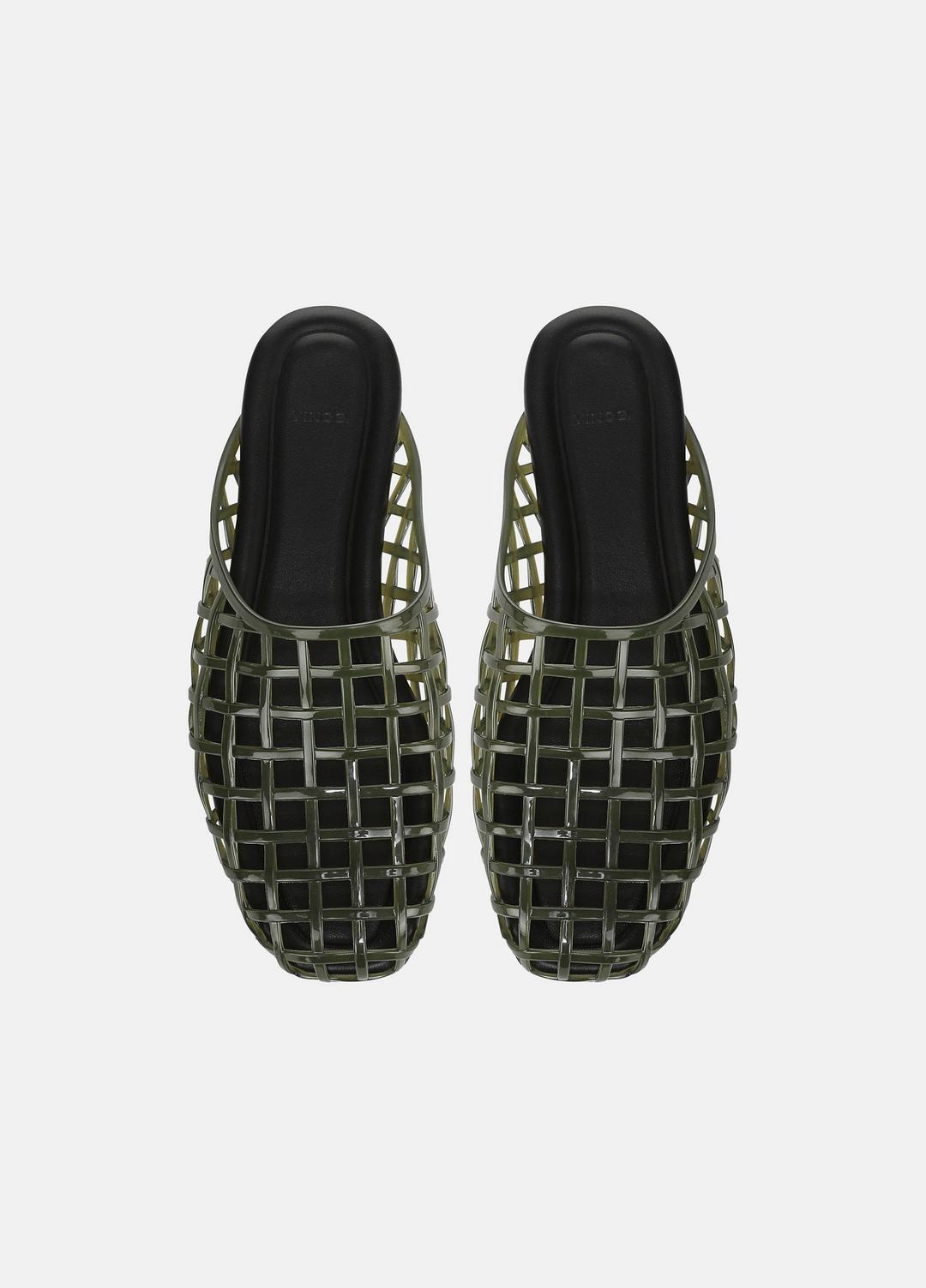Barcelona Jelly Sandal in Sandals - CHIVE | VINCE Women