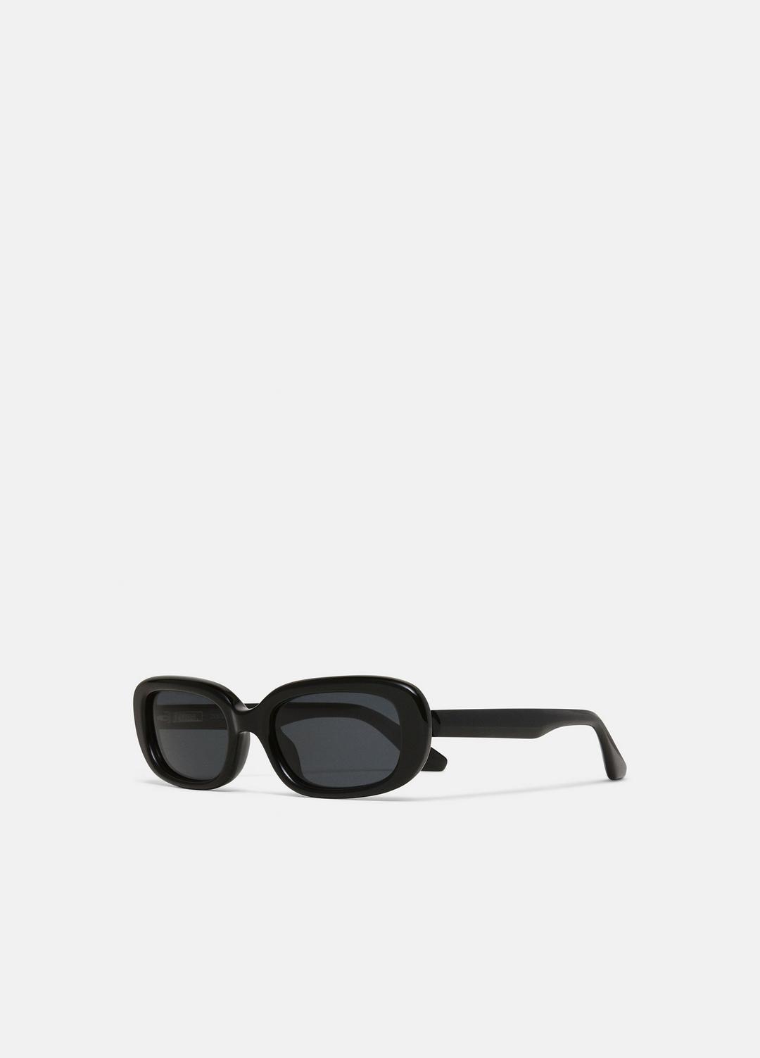 Chimi 12 Sunglasses in Sunglasses - BLACK | VINCE Women/Men