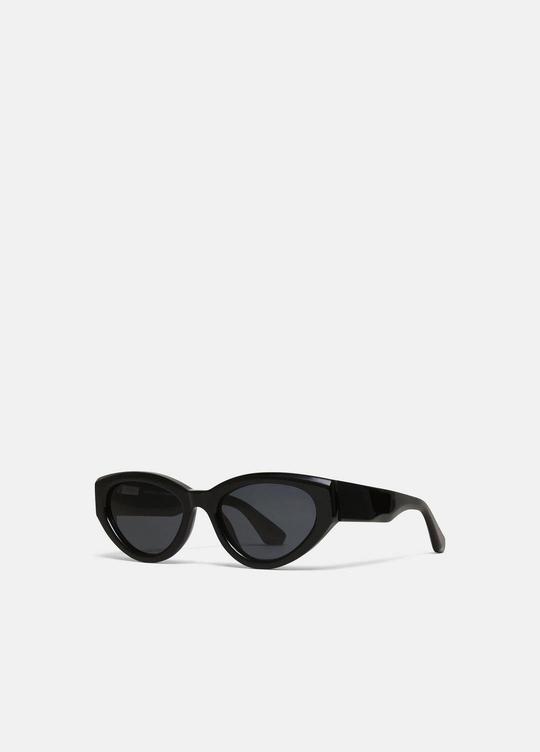 Chimi 06 Sunglasses in Sunglasses - BLACK | VINCE Women/Men