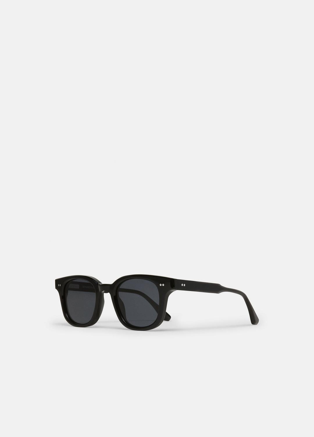 Chimi 02 Sunglasses in Sunglasses - BLACK | VINCE Women/Men