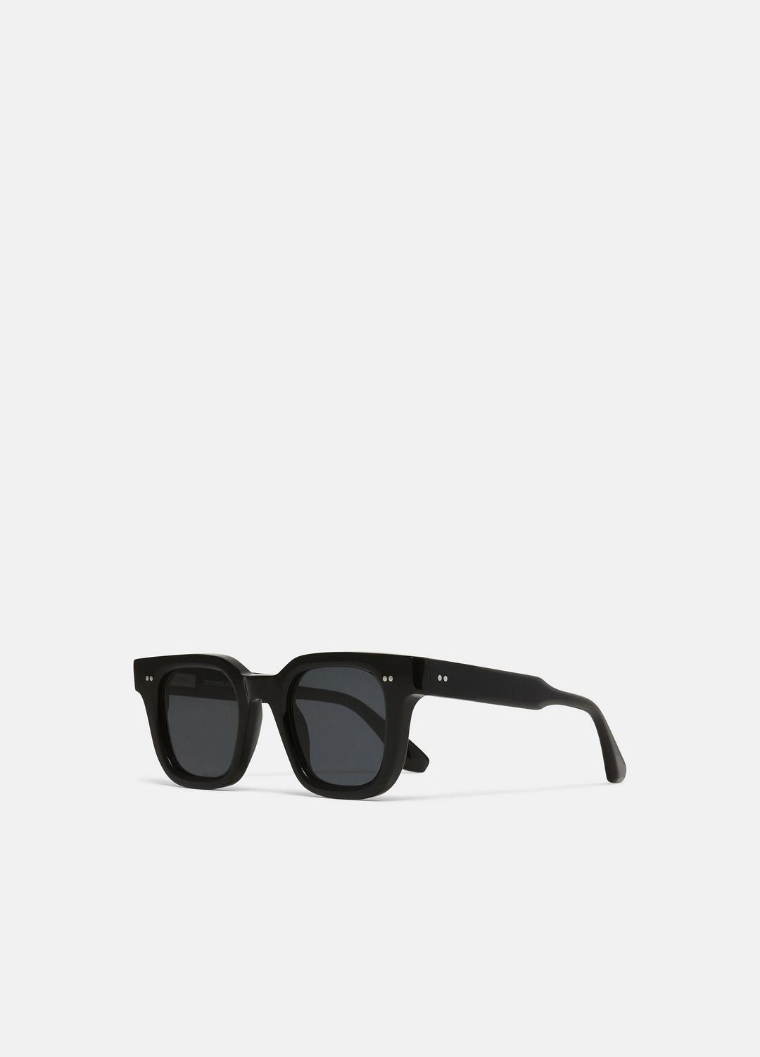 Chimi 04 Sunglasses in Sunglasses - BLACK | VINCE Women/Men