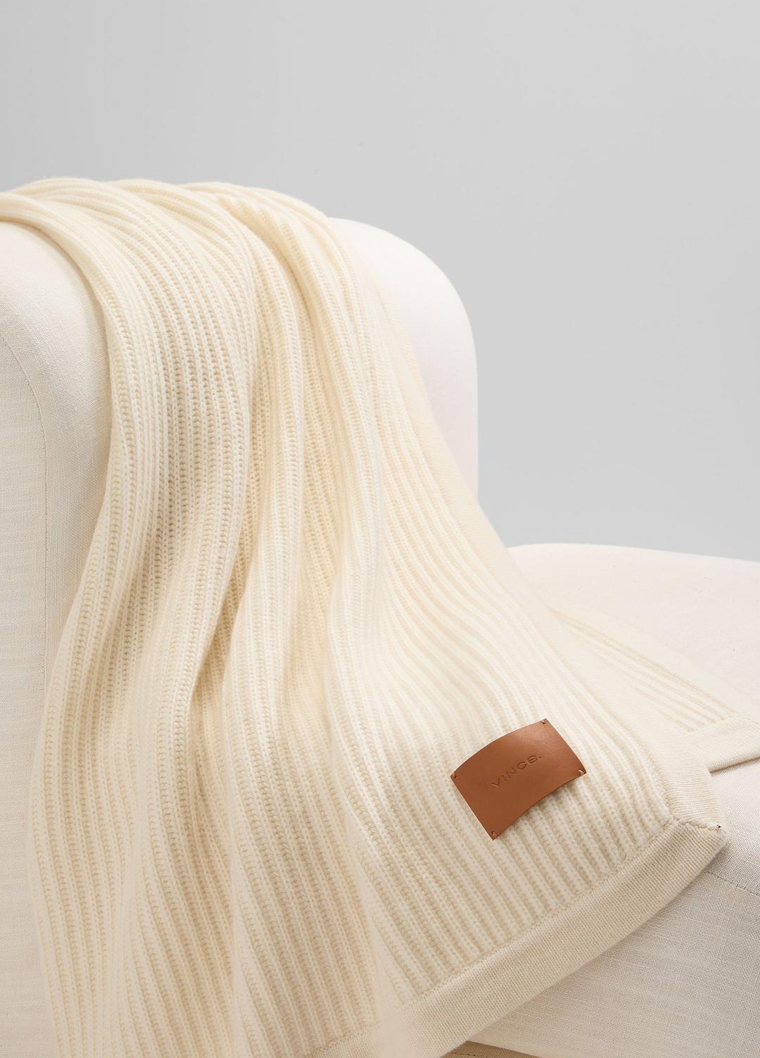 Wool and Cashmere Cardigan-Stitch Throw in Pillows & Blankets - LACE | VINCE Women