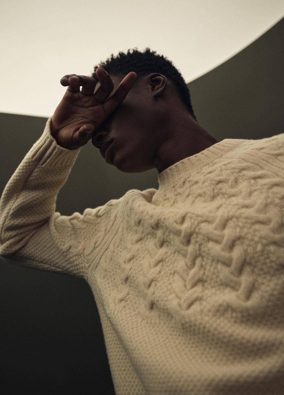 Airspun Merino Wool Cable-Yoke Sweater in Crew Neck - LIGHT DUNE | VINCE Men