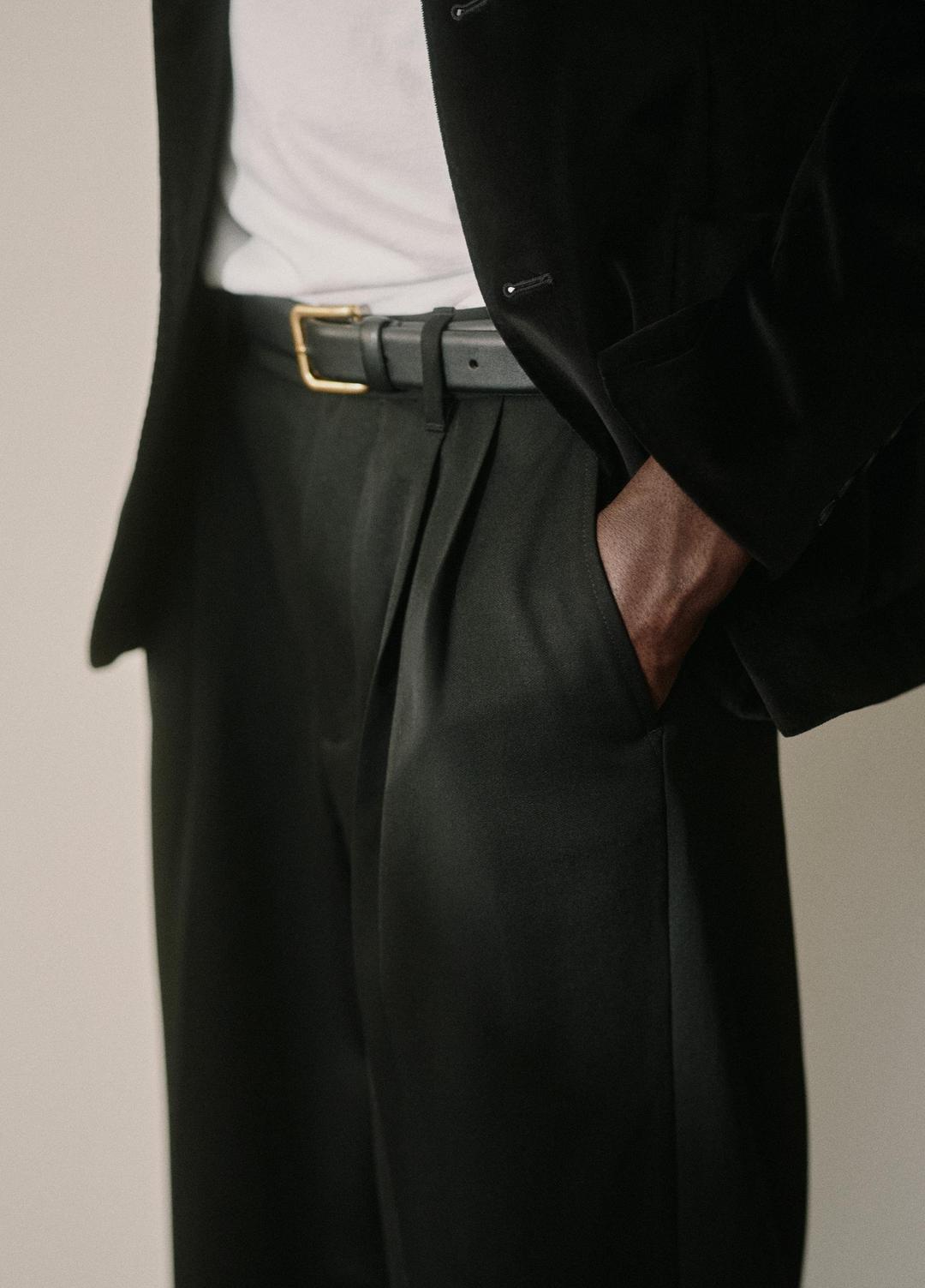 Wool Double-Pleat Suiting Trouser in Trousers - BLACK | VINCE Men