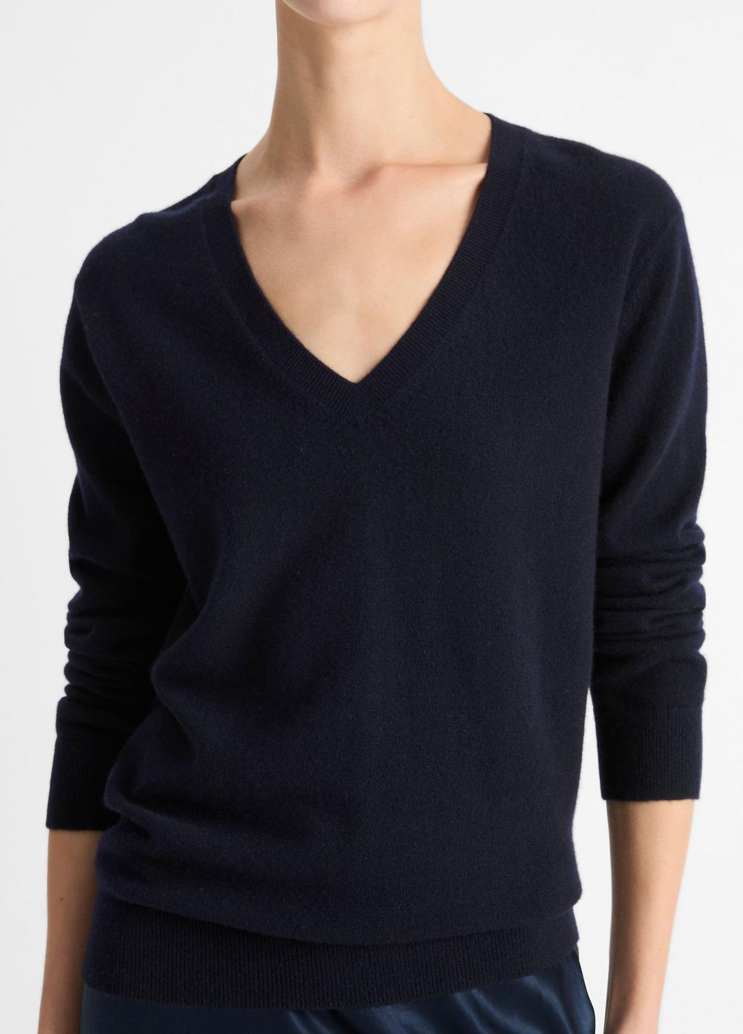 VINCE Women Cashmere Weekend V-Neck Sweater in V-Neck COASTAL BLUE