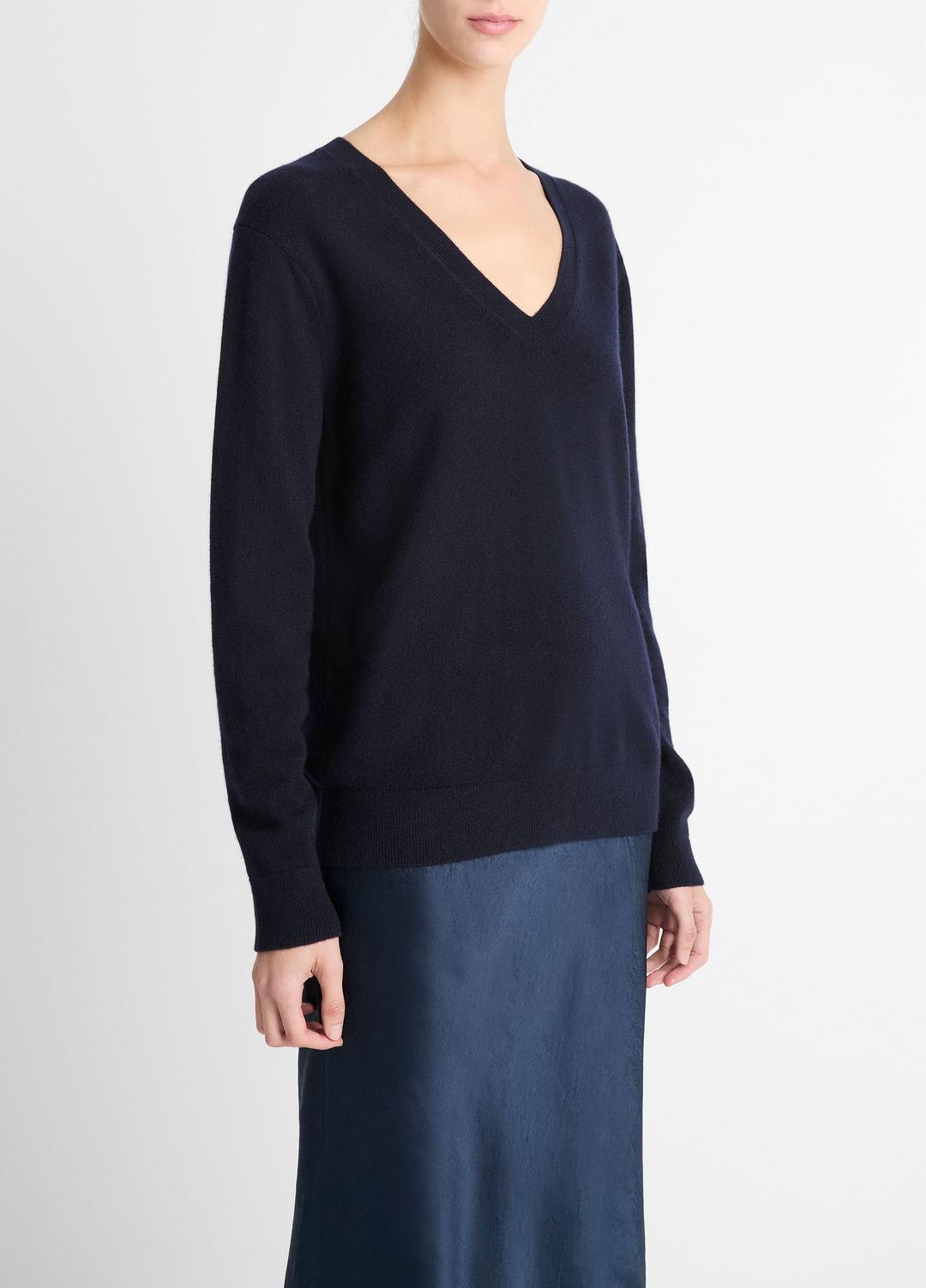 VINCE Women Cashmere Weekend V-Neck Sweater in V-Neck COASTAL BLUE
