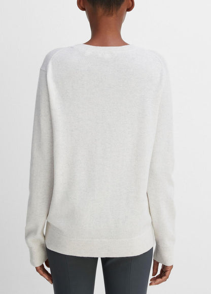 VINCE Women Cashmere Weekend V-Neck Sweater in V-Neck HEATHER WHITE