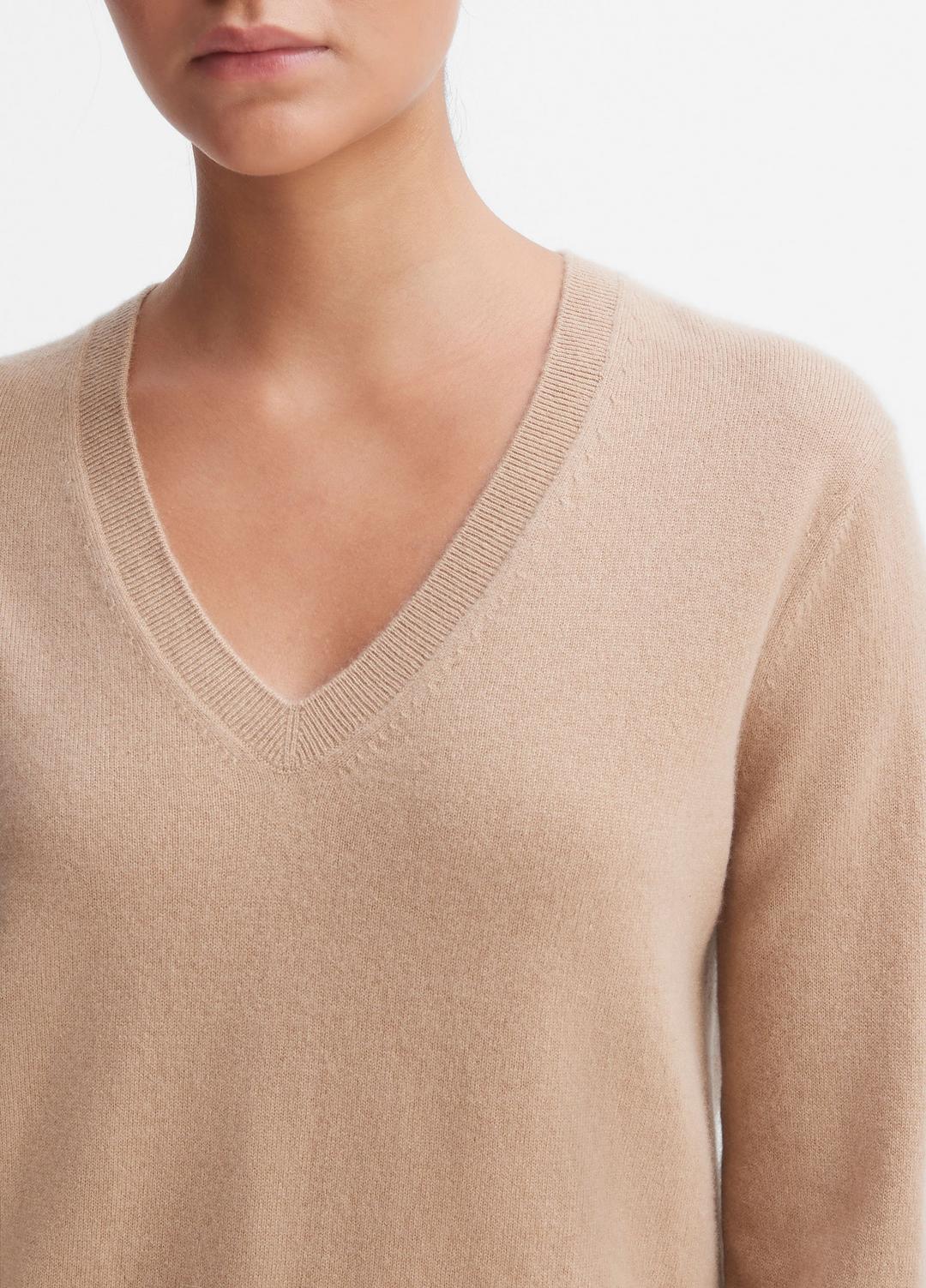 VINCE Women Cashmere Weekend V-Neck Sweater in V-Neck CAMEL