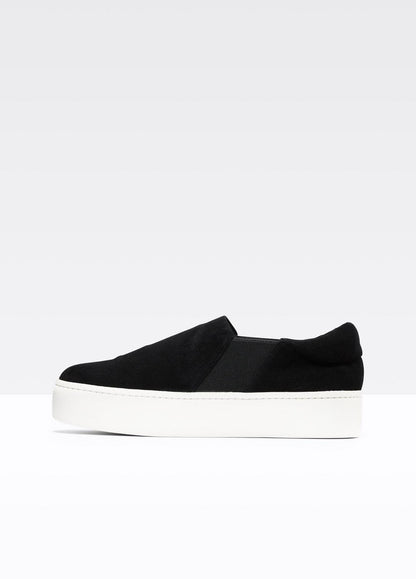 VINCE Women Suede Warren Sneaker in Sneakers BLACK