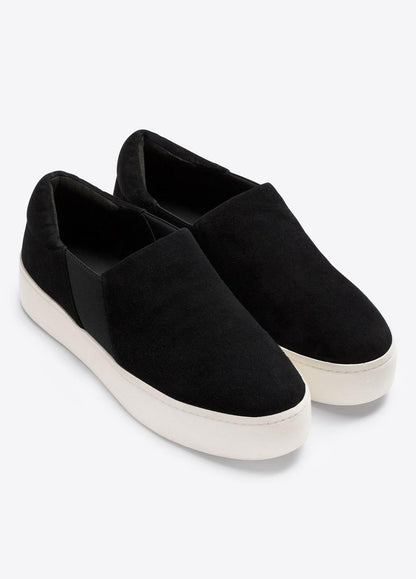 VINCE Women Suede Warren Sneaker in Sneakers BLACK