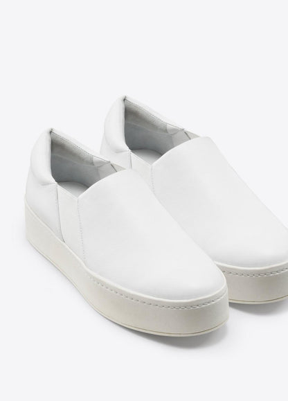 VINCE Women Leather Warren Sneaker in Sneakers PLASTER