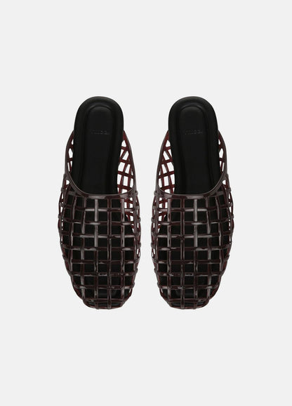 VINCE Women Barcelona Jelly Sandal in Sandals GANACHE