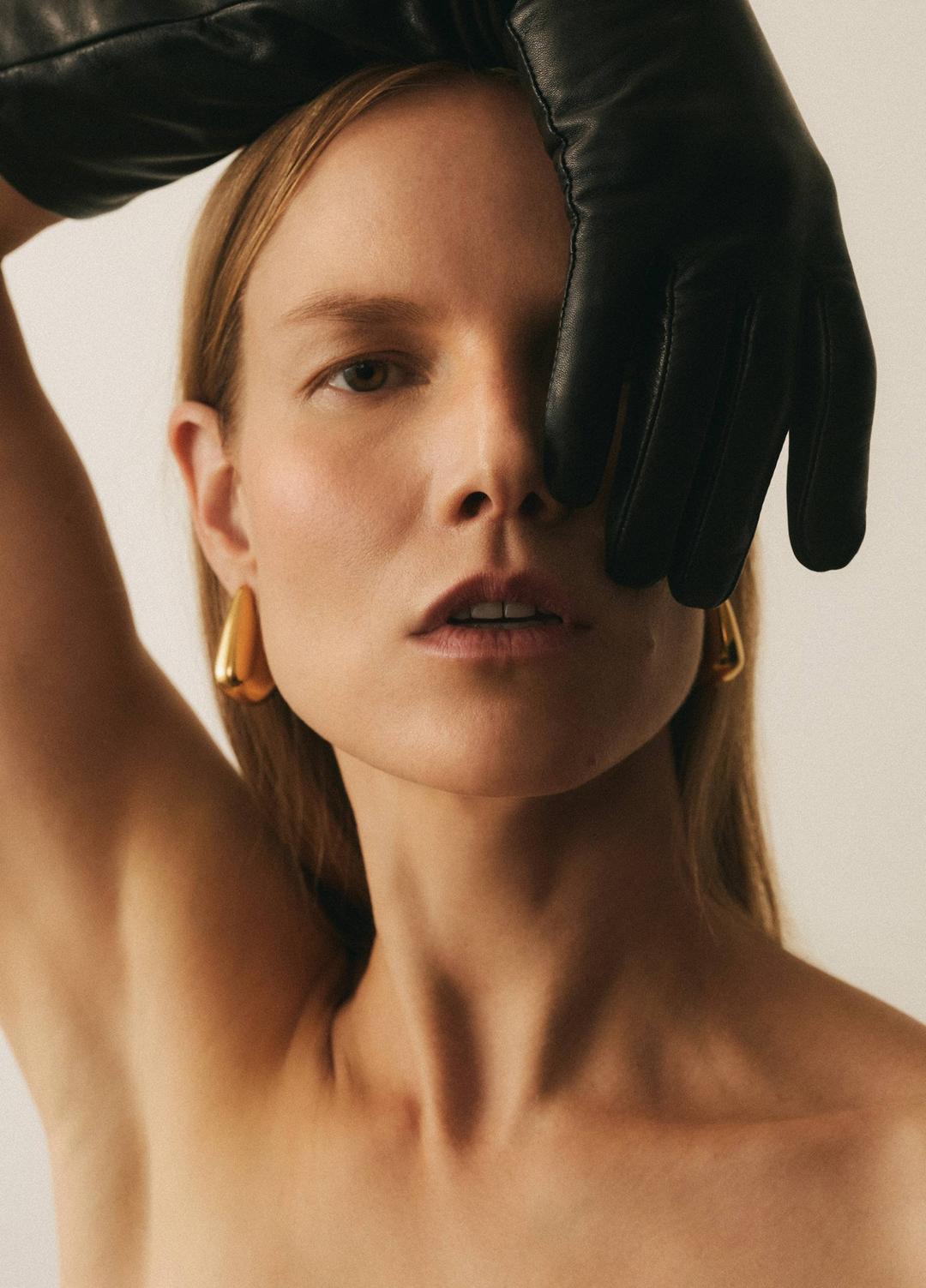 VINCE Women Cashmere-Lined Medium Leather Glove in Gloves BLACK