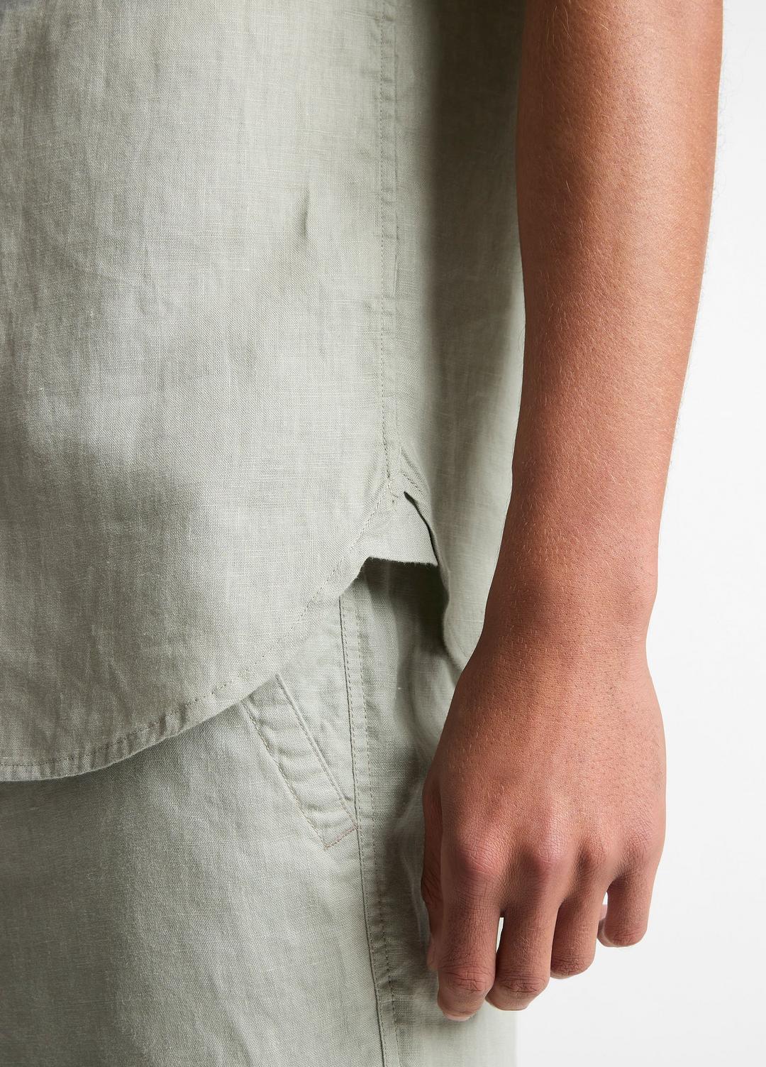 VINCE Men Linen Short-Sleeve Shirt in Long Sleeve MATCHA