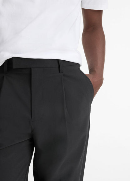 VINCE Men Louie Relaxed Pleated Trouser in Trousers BLACK